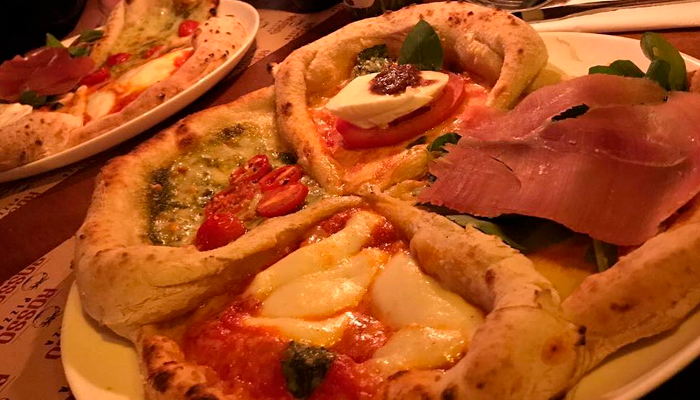 Como comer pizza de Napoli da maneira correta?
